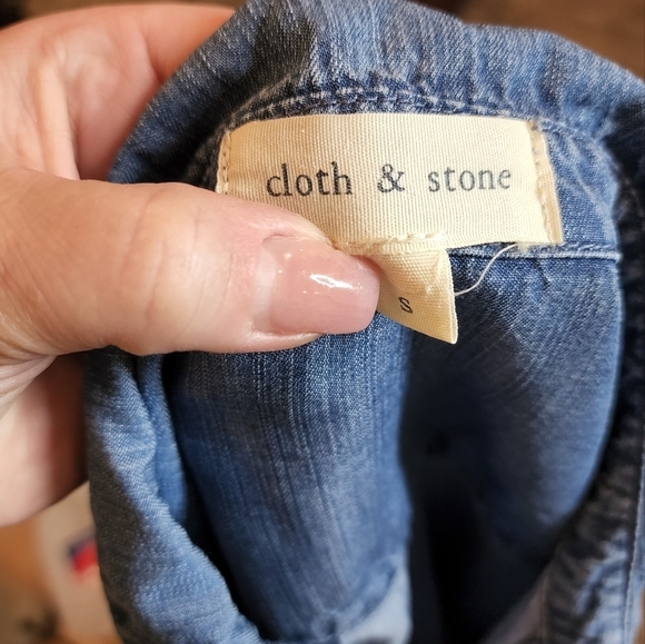 Cloth & Stone chambray button down - Picture 2 of 12